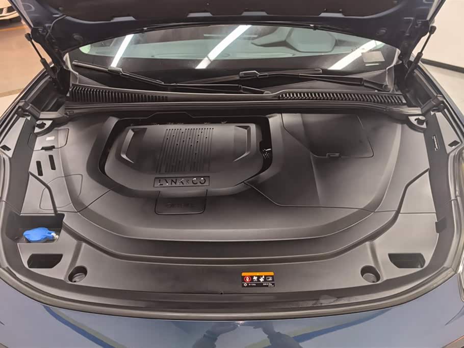 Lynk & Co 06