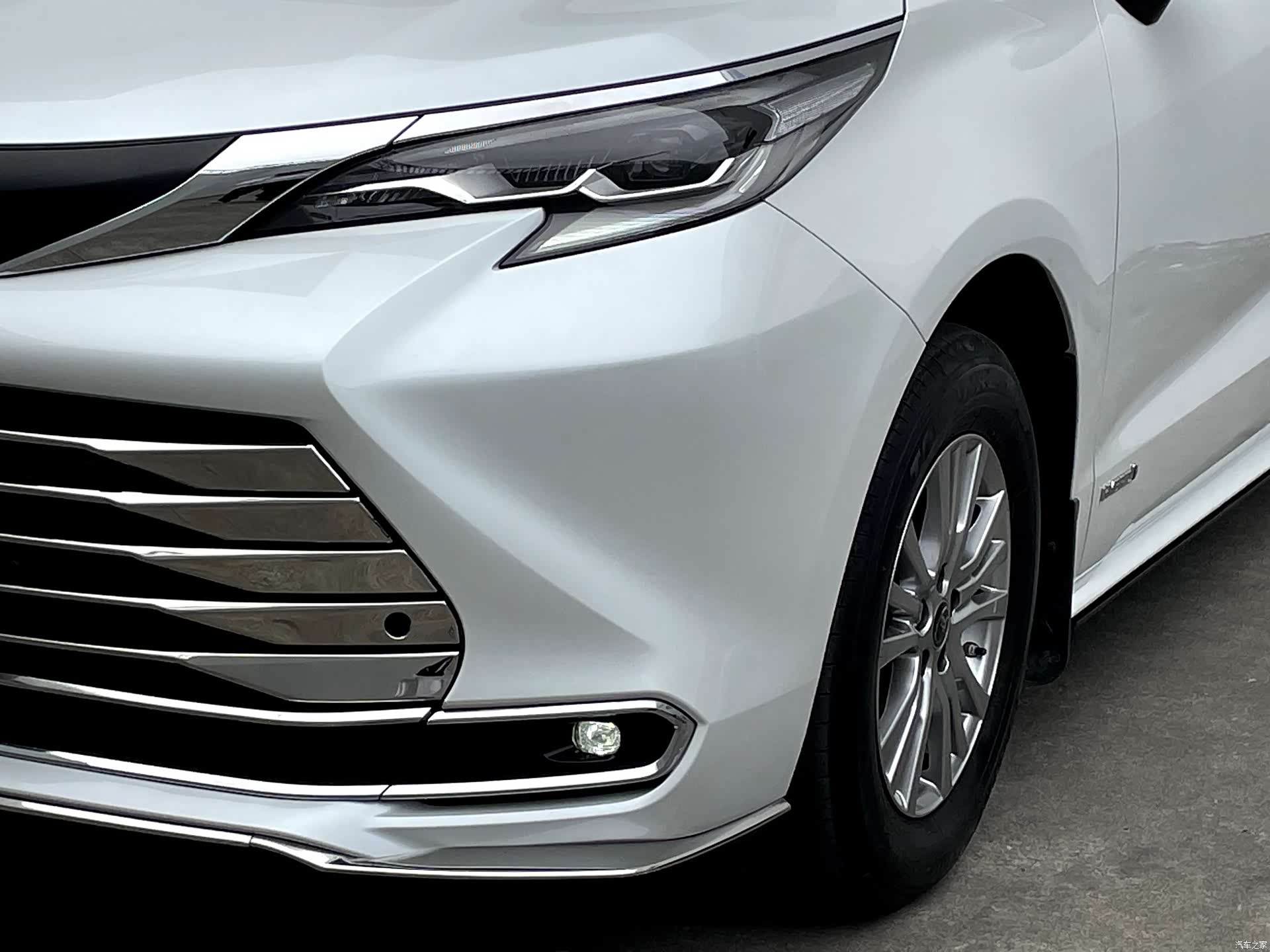 Toyota Sienna, 2022 все фото