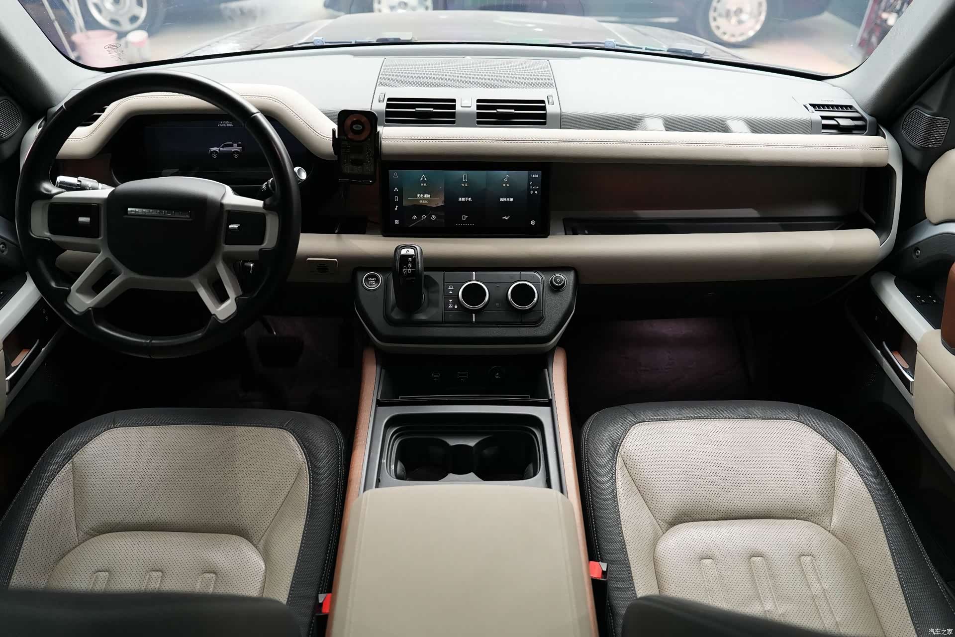 Land Rover Defender, 2021 24