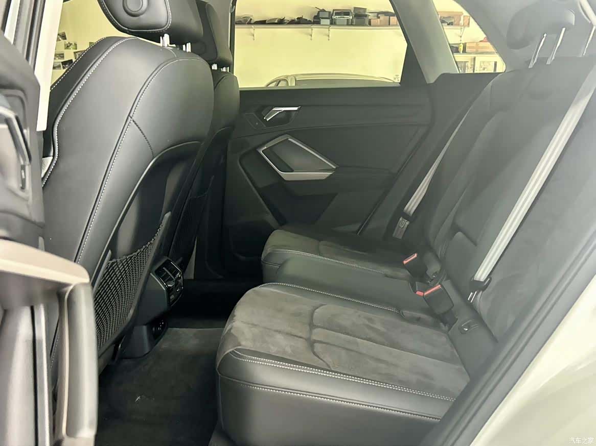 Audi Q3, 2022 10