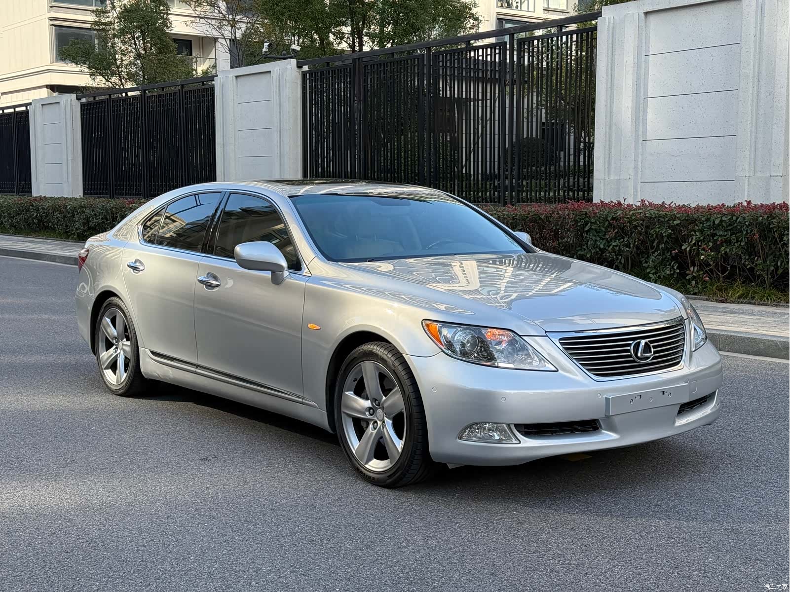 Lexus LS, 2007 3