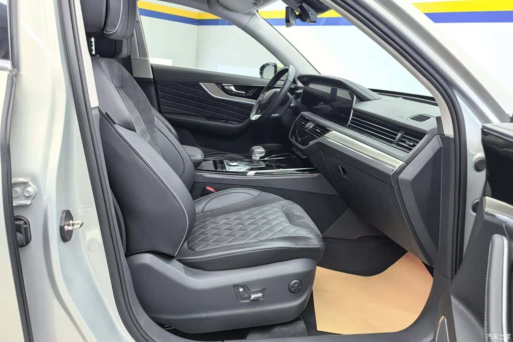 Hongqi HS5, 2020 8