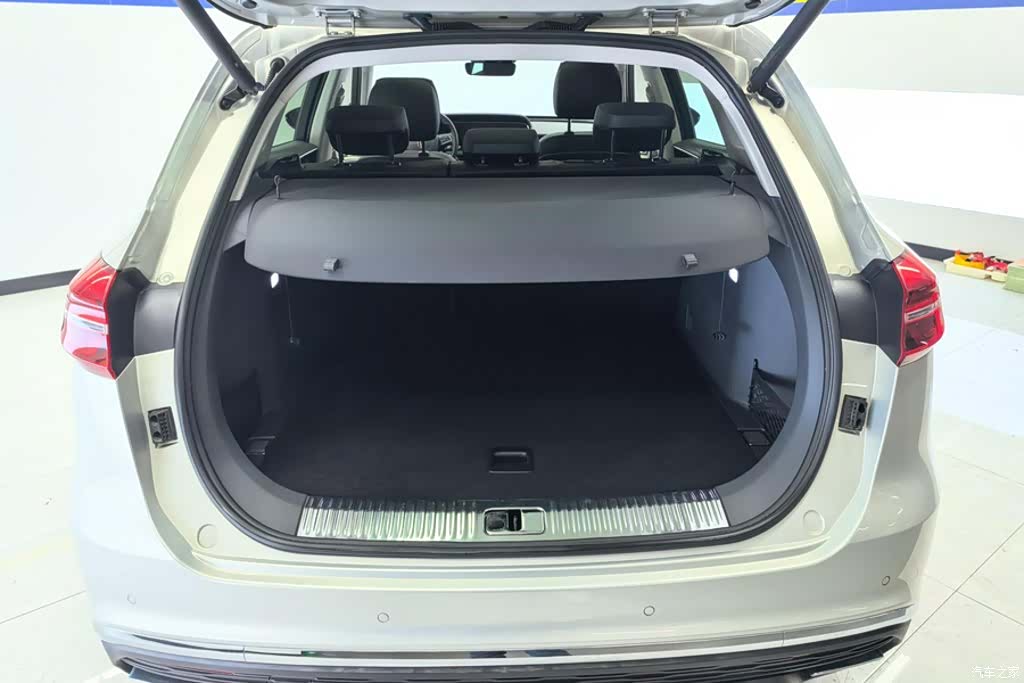 Hongqi HS5, 2020 4