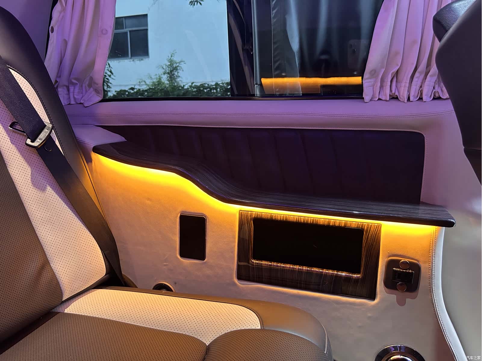 Mercedes-Benz V-Class, 2018 13