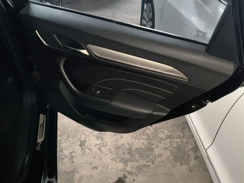Roewe i6