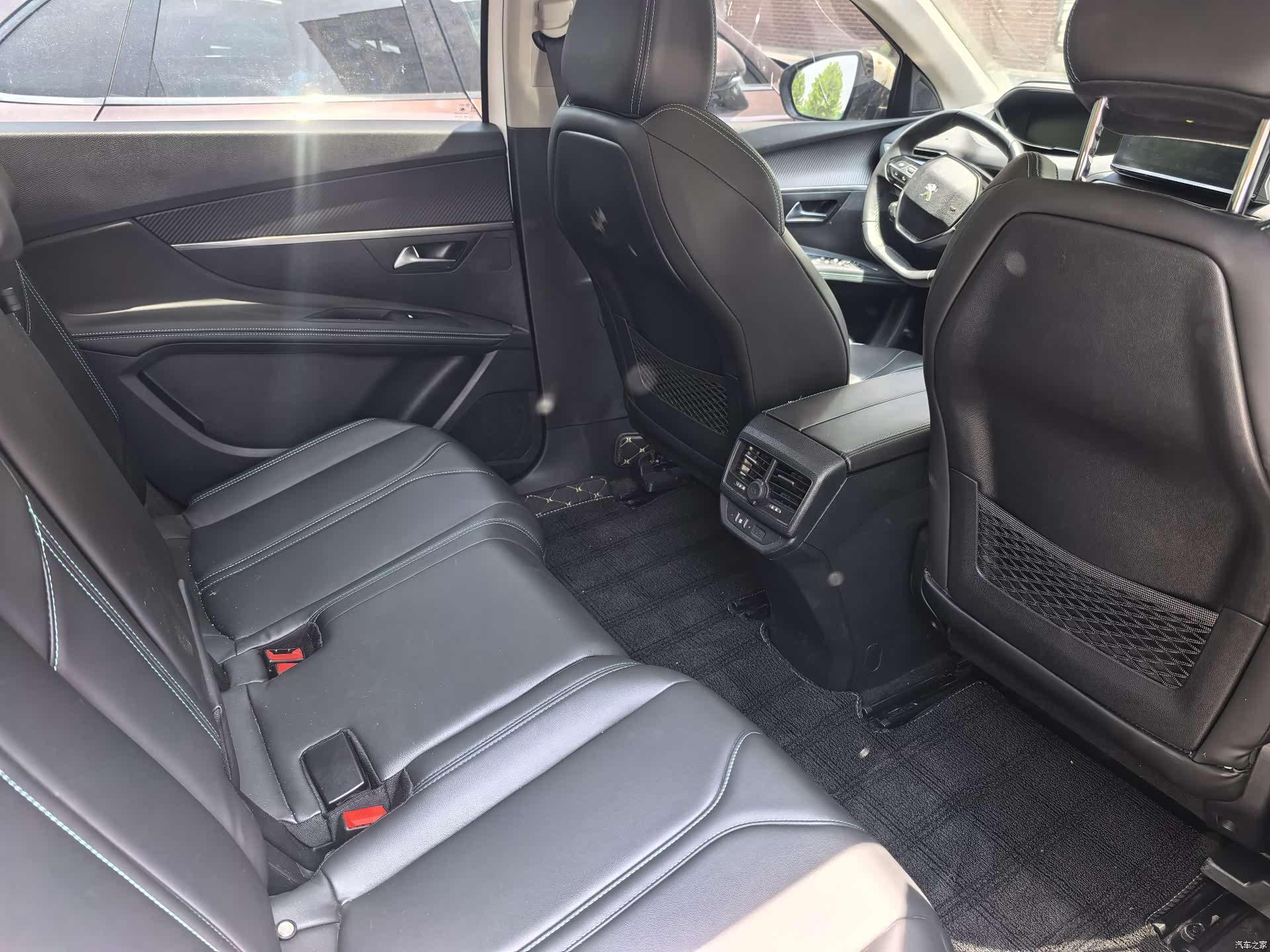 Peugeot 5008, 2022 все фото