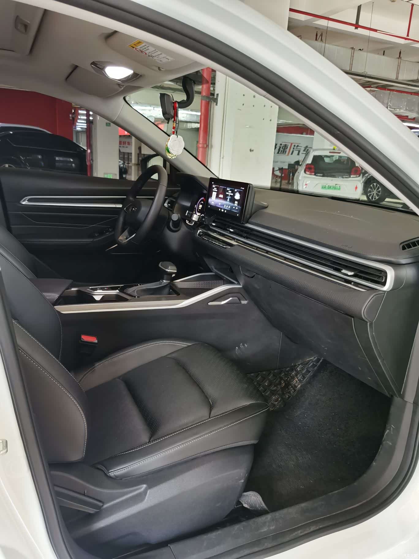 Geely Emgrand, 2023 13
