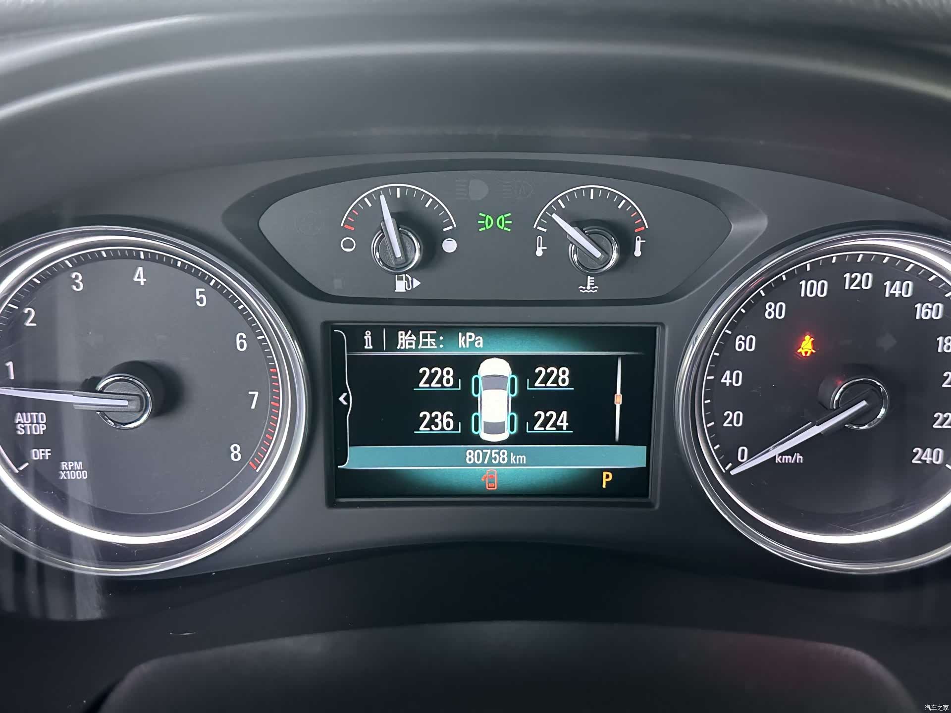 Buick LaCrosse, 2017 16