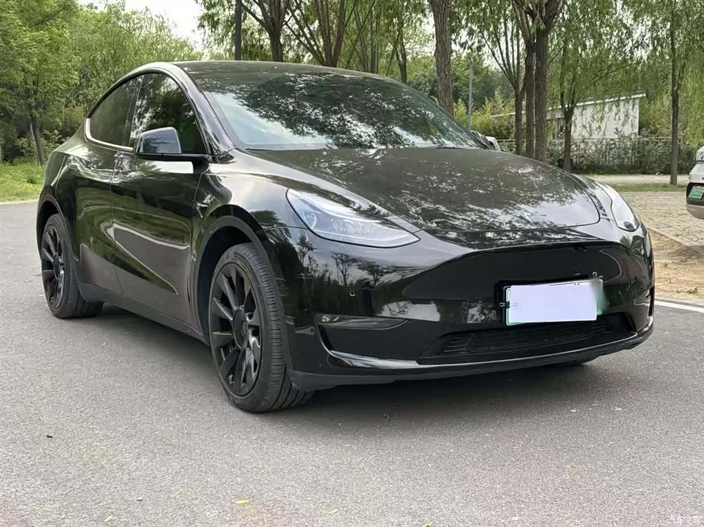 Tesla Model Y, 2023 4