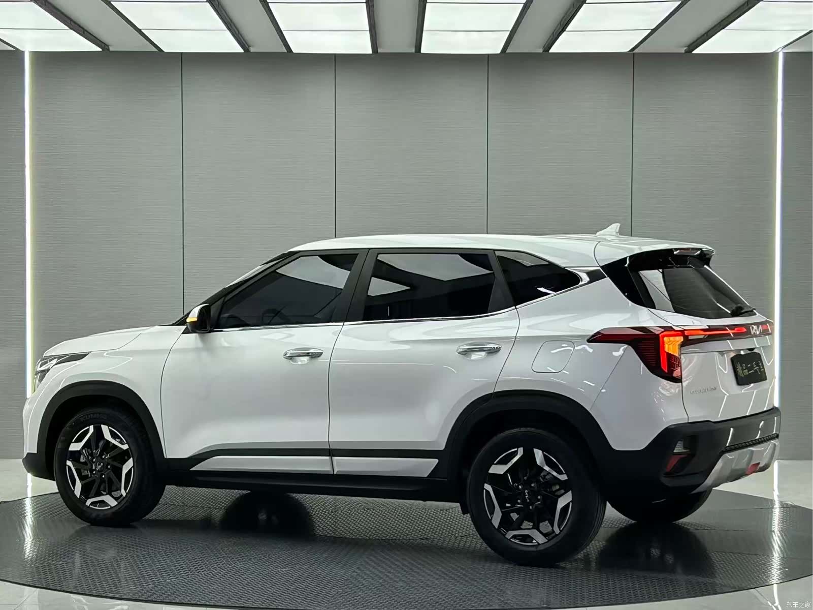 Kia Seltos, 2023 3
