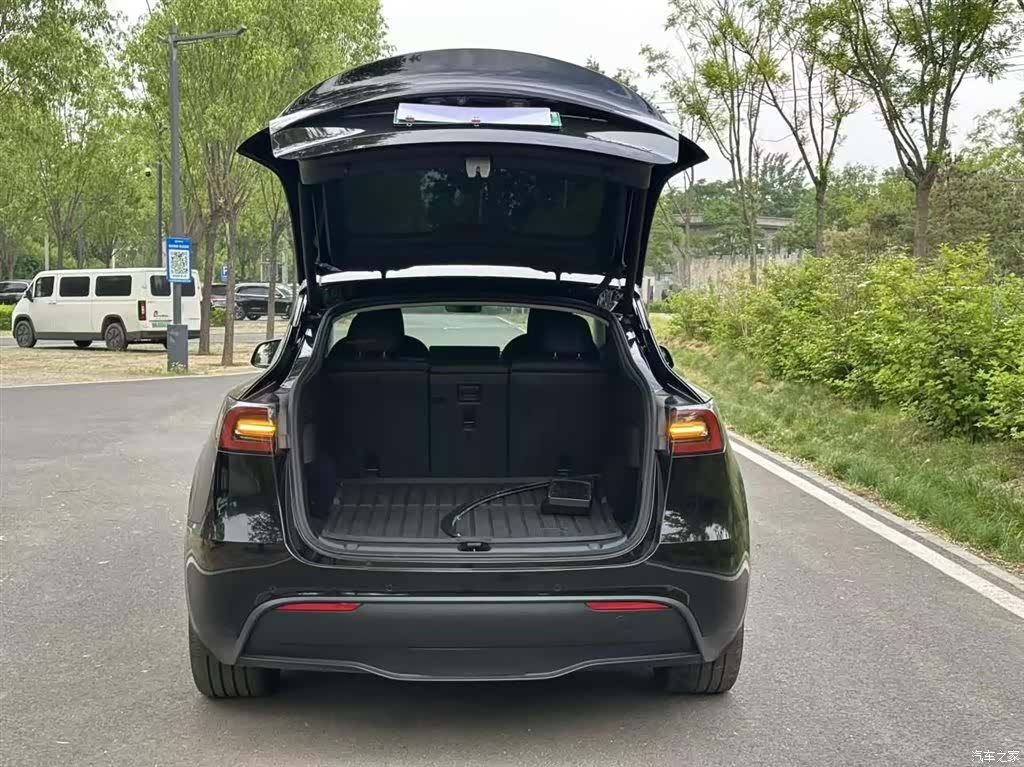 Tesla Model Y, 2023 19