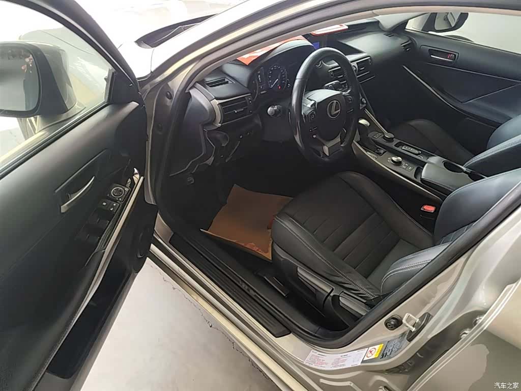 Lexus IS, 2017 16