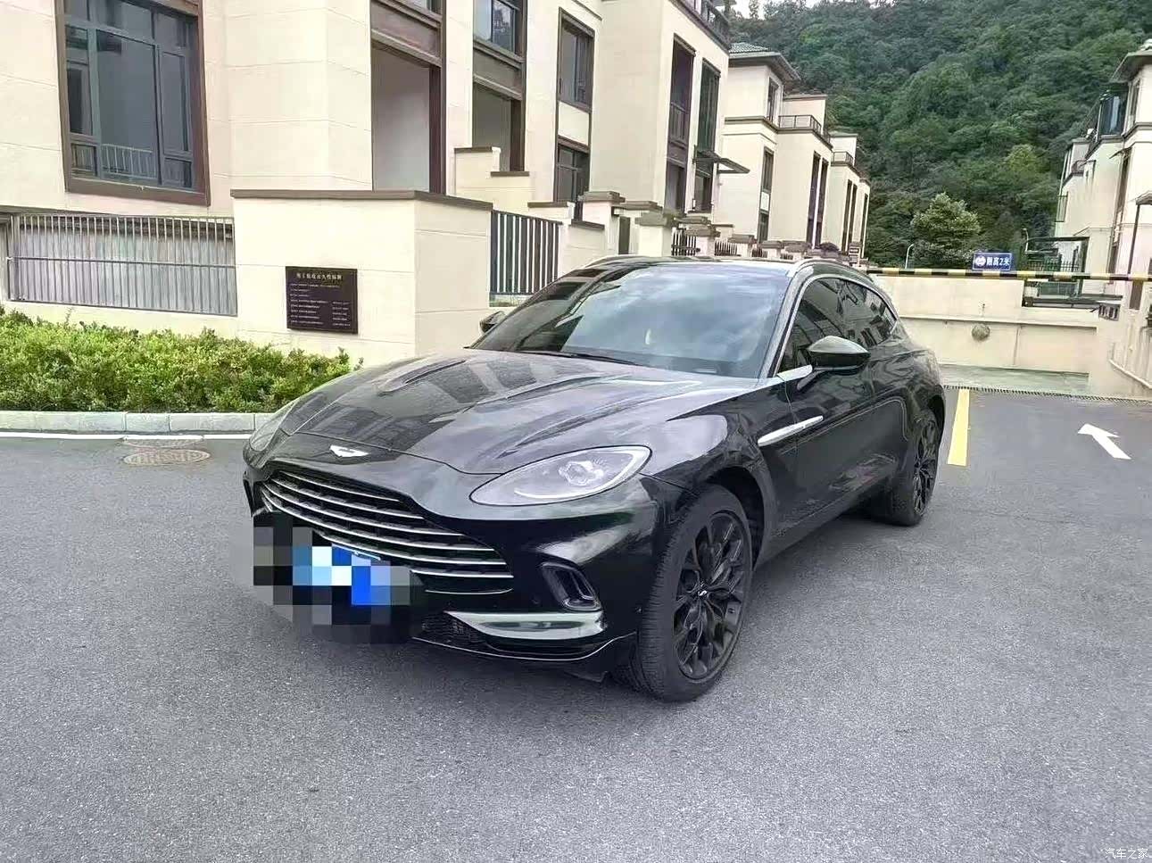 Aston Martin DBX