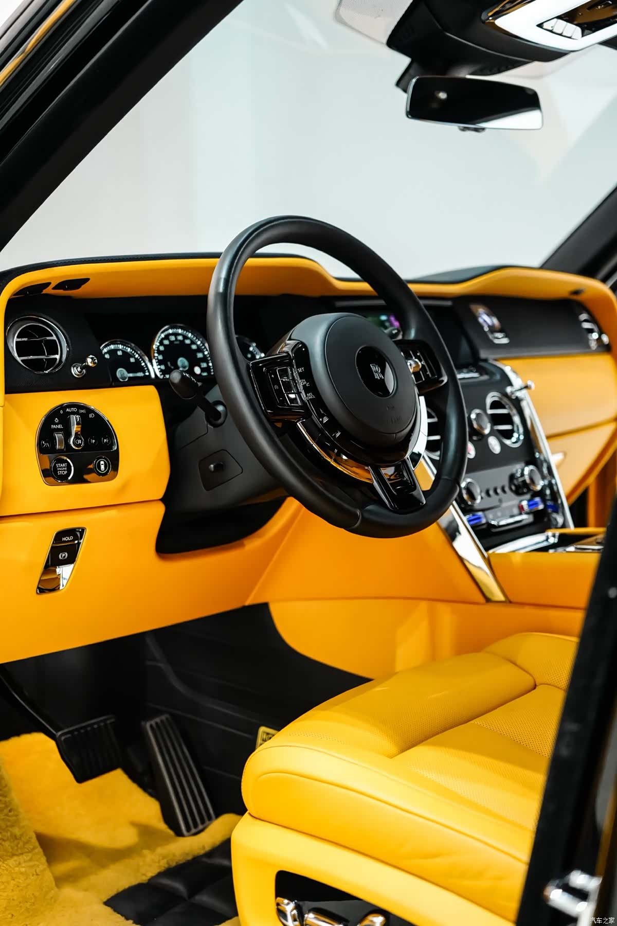 Rolls-Royce Cullinan, 2023 15