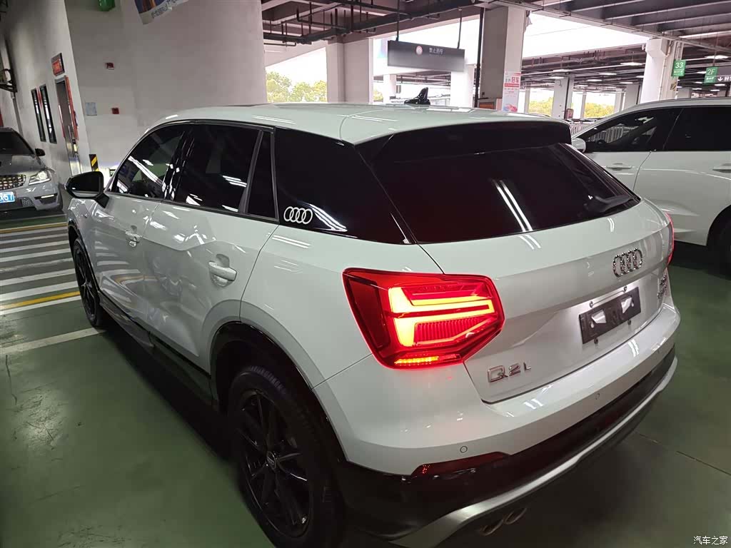 Audi Q2L, 2020 все фото
