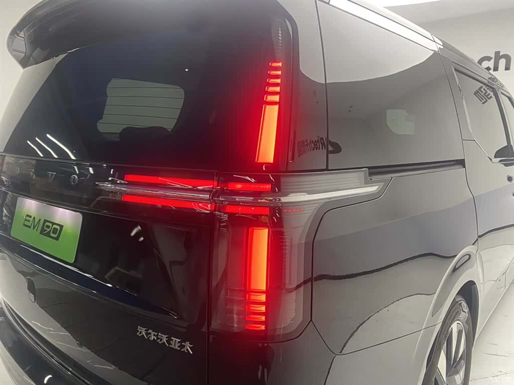 Volvo EM90, 2026 10