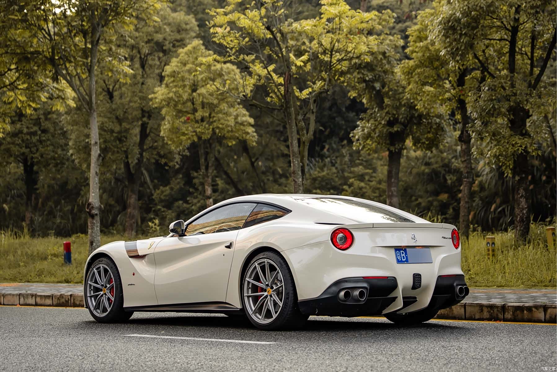 Ferrari F12ber, 2014 13