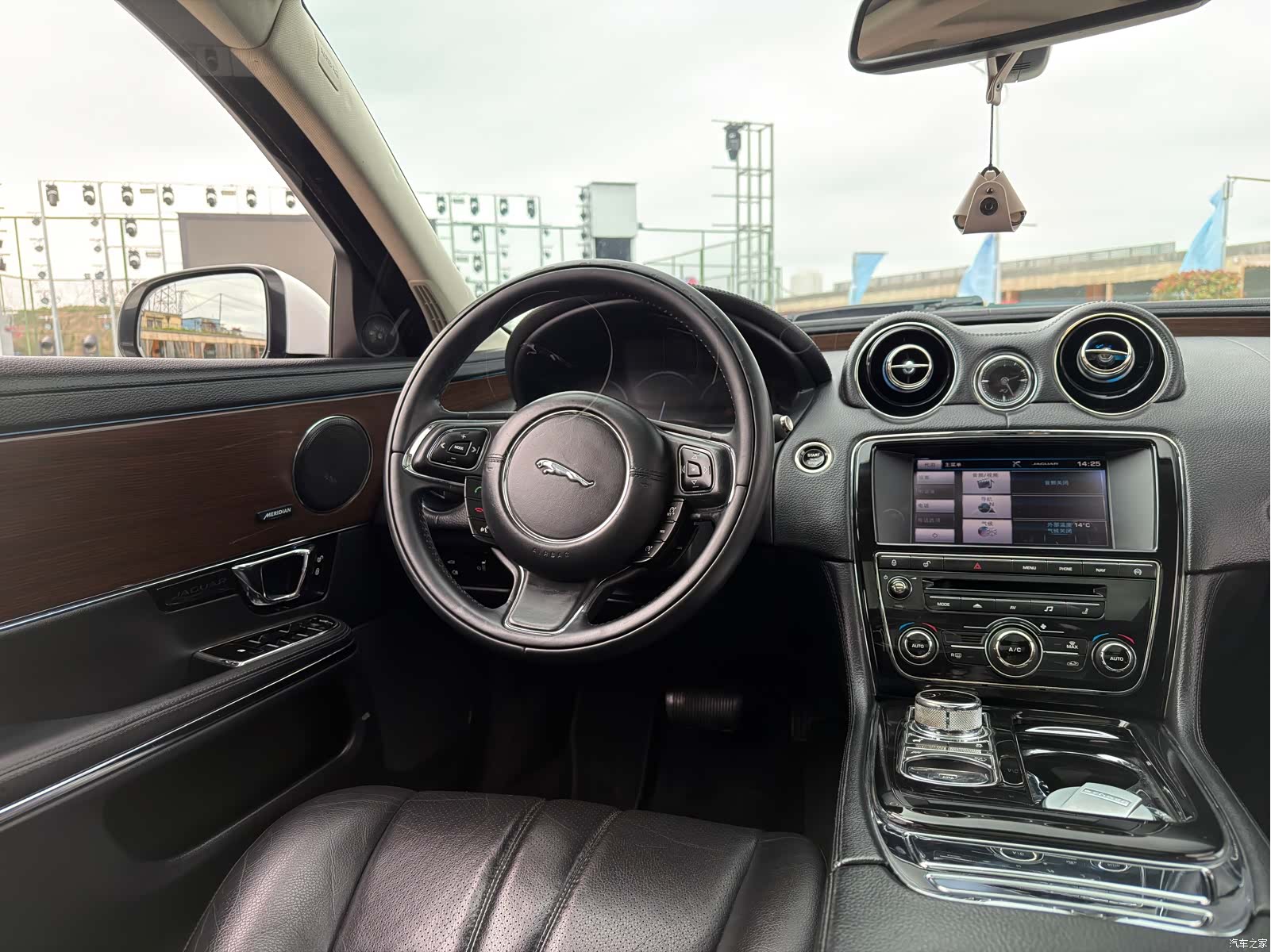Jaguar XJ, 2015 6