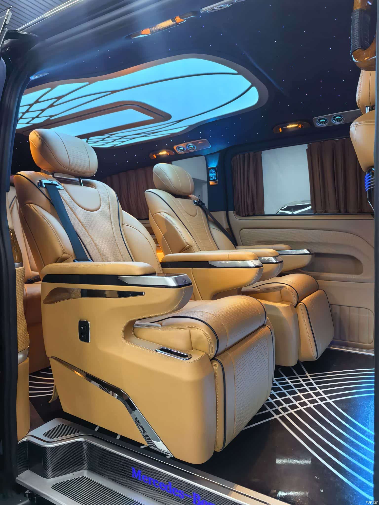 Mercedes-Benz 7, 2022 11