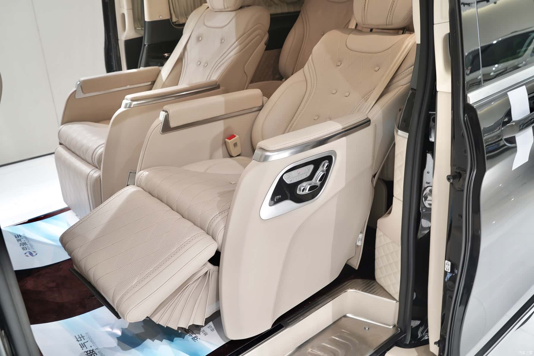 Mercedes-Benz V-Class, 2020 11
