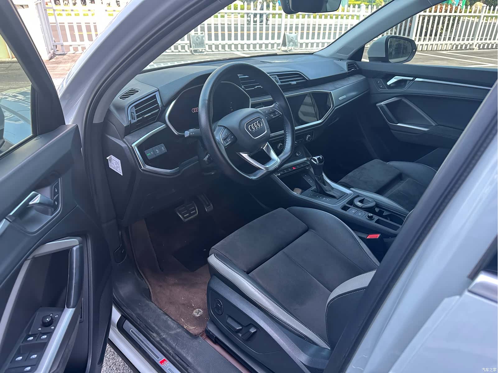 Audi Q3, 2022 10