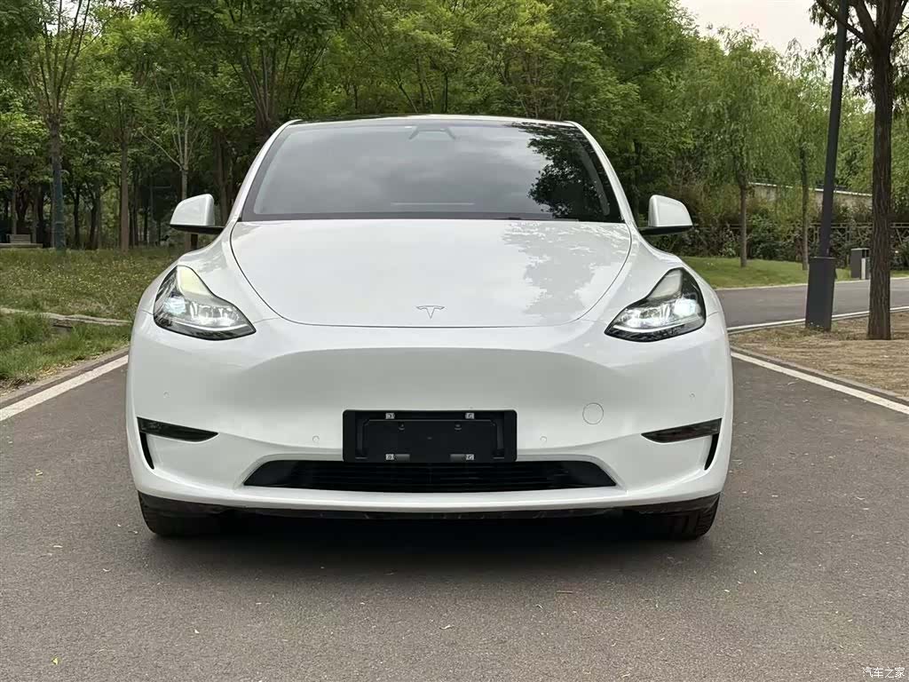 Tesla Model Y, 2021 3