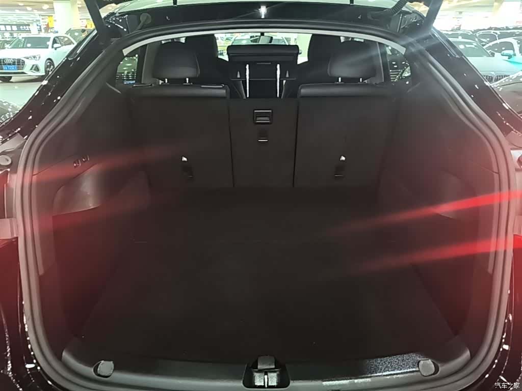 Tesla Model Y, 2022 19