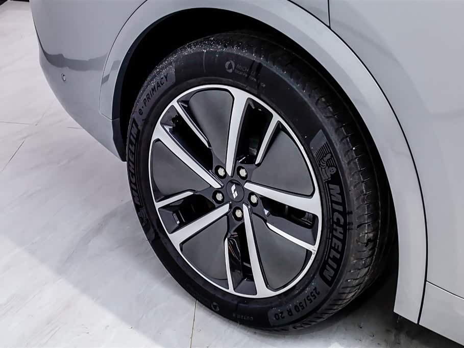 Li Auto Ideal L8