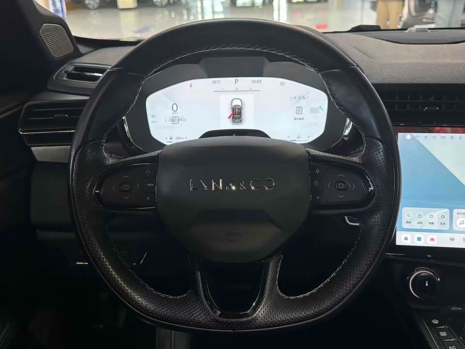Lynk & Co 01
