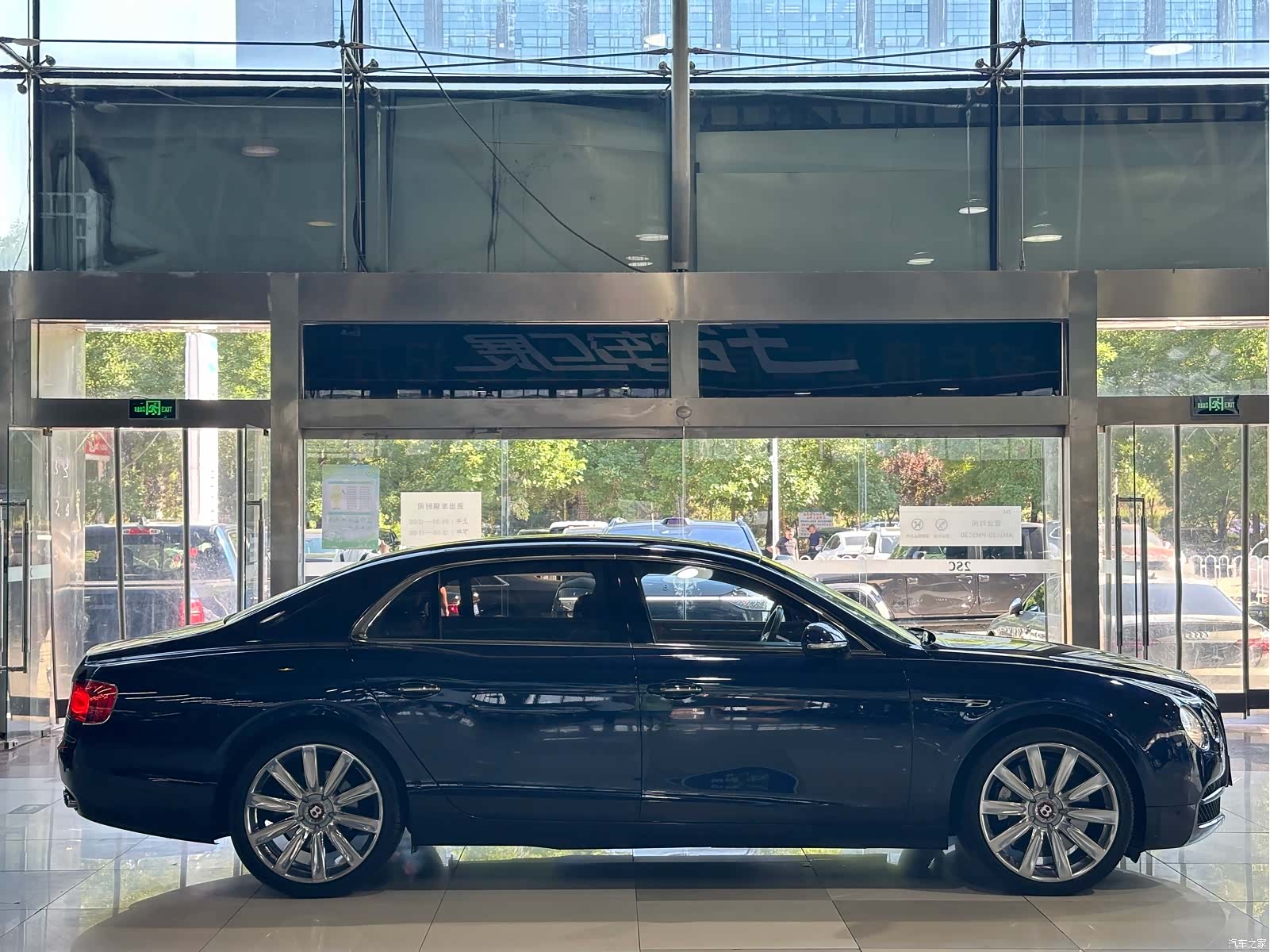 Bentley Flying Spur, 2018 4