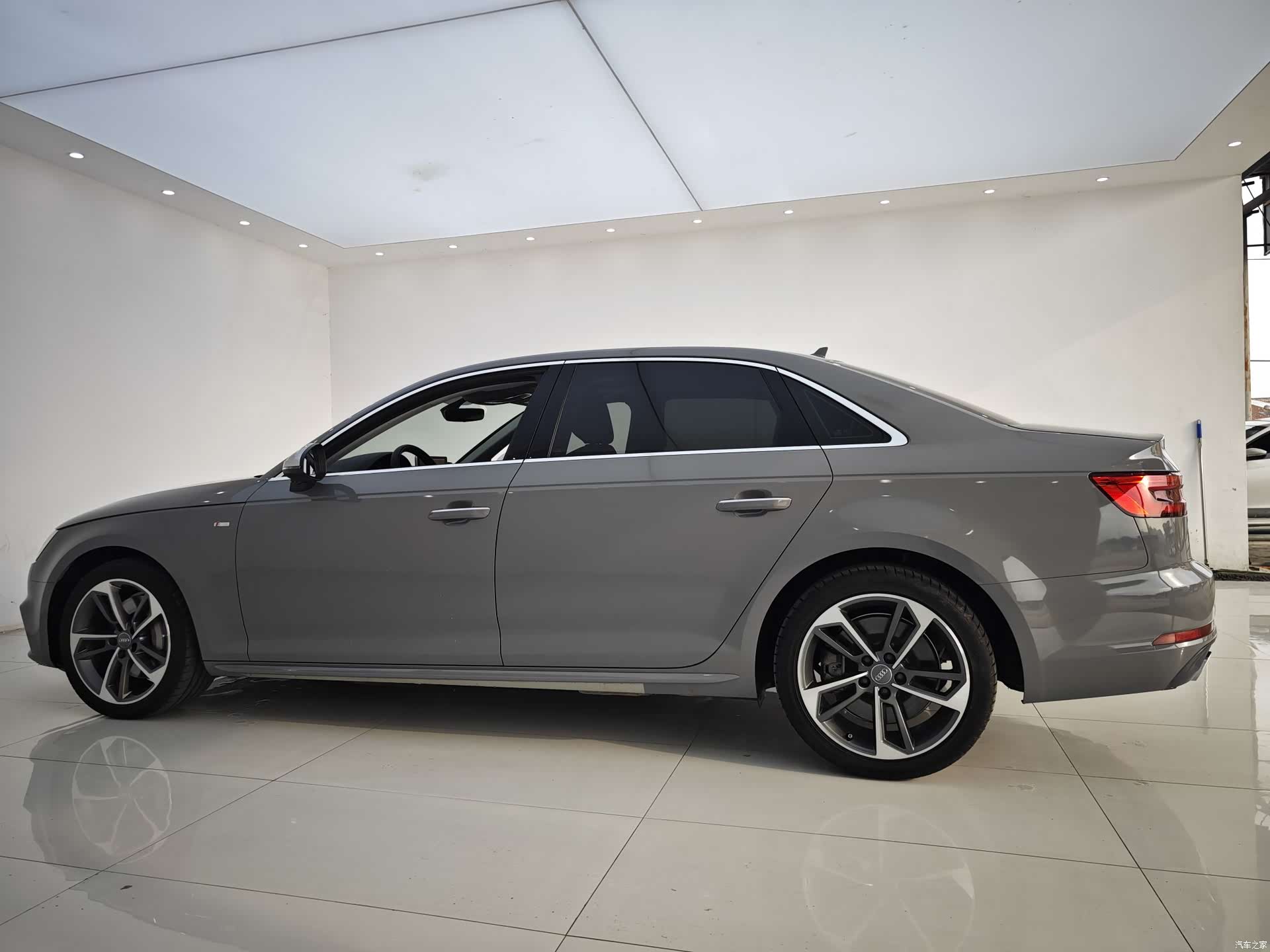 Audi A4L, 2017 12