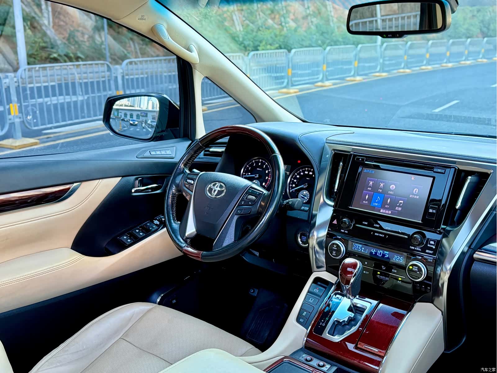 Toyota Alphard, 2017 17