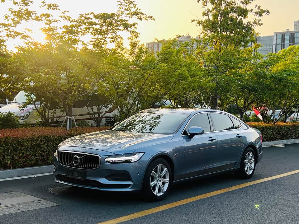 Volvo S90