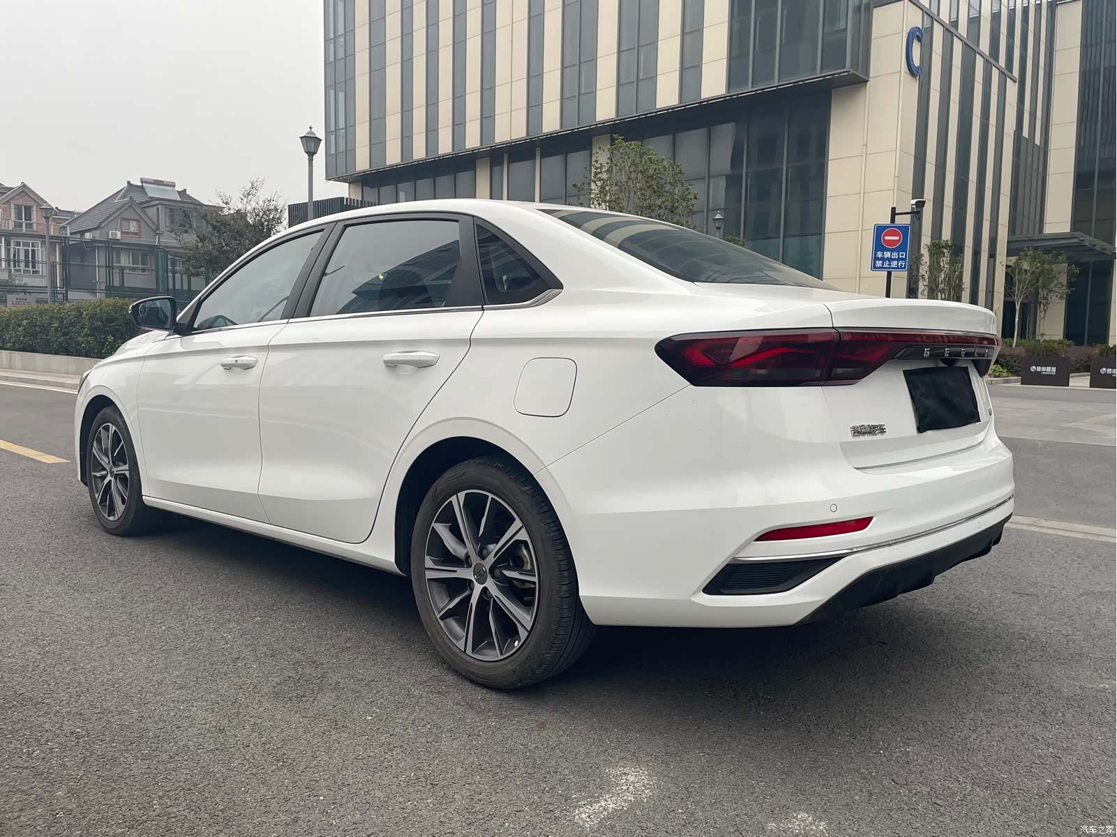 Geely Emgrand, 2021 9