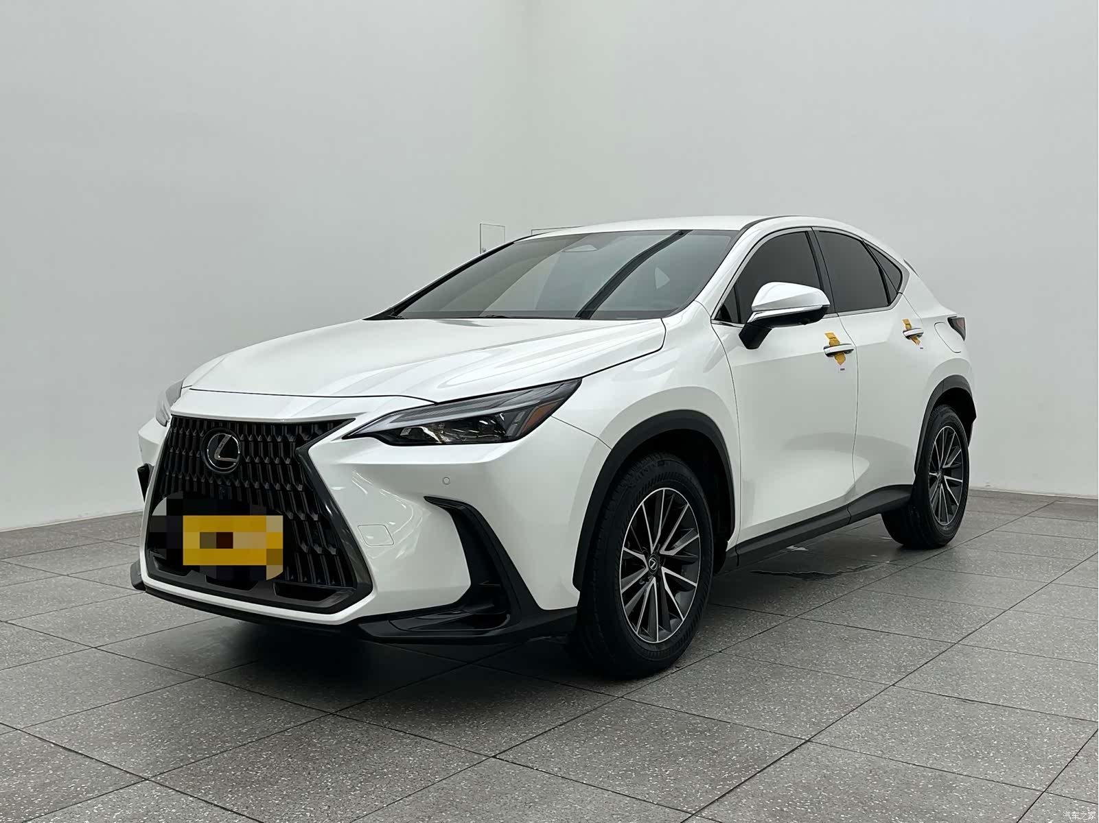 Lexus NX, 2023 1