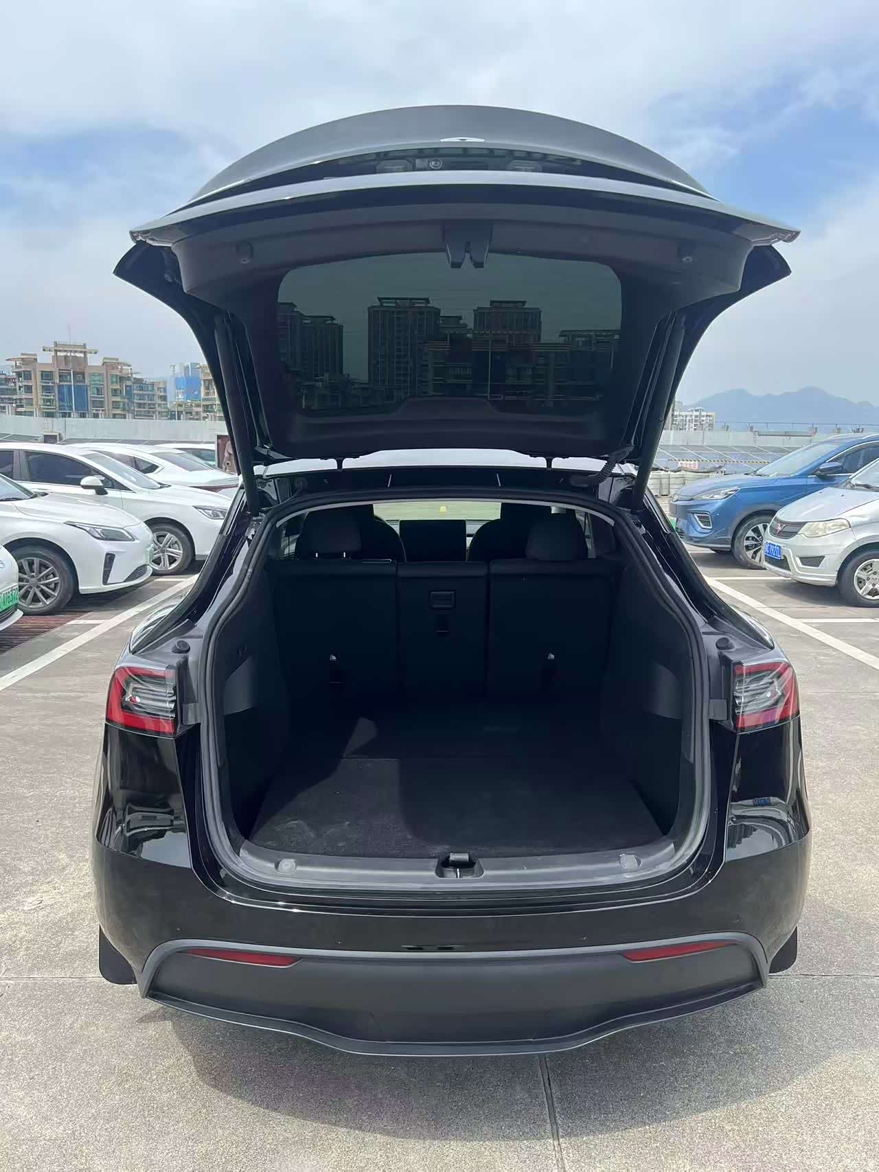 Tesla Model Y, 2023 8