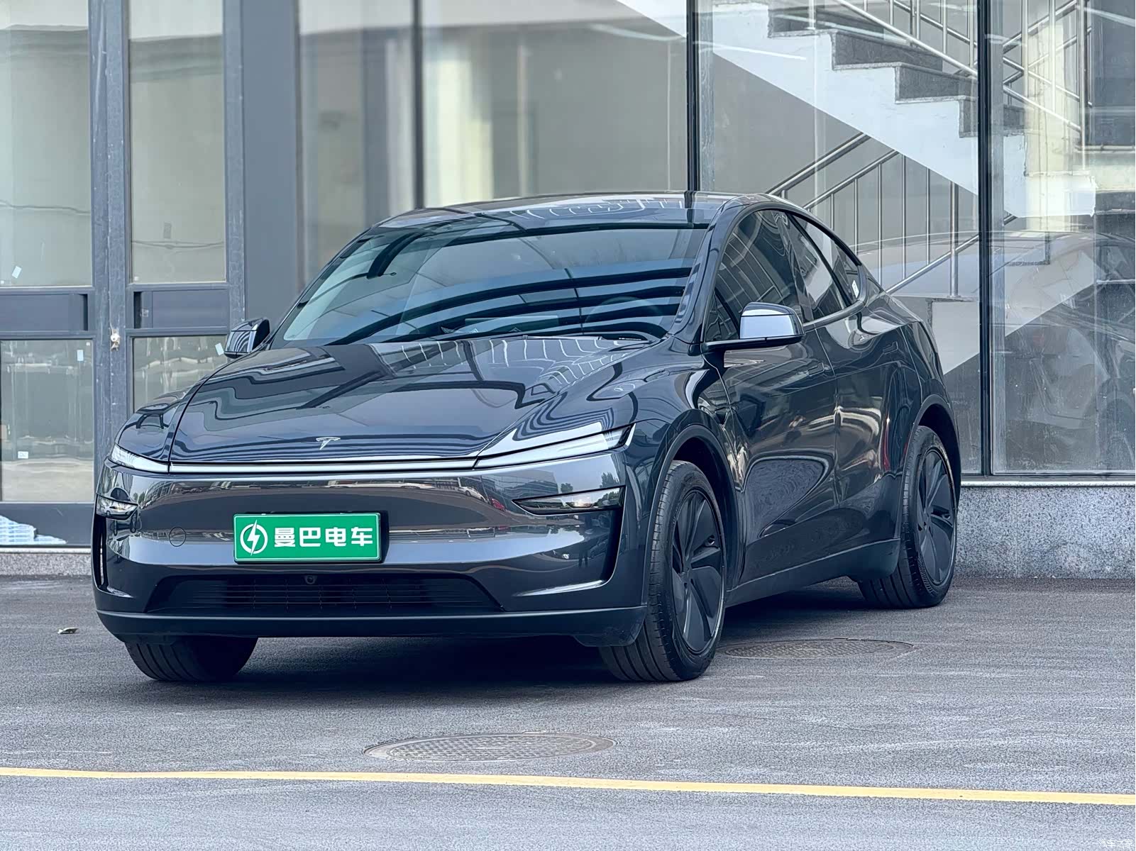 Tesla Model Y, 2025 1