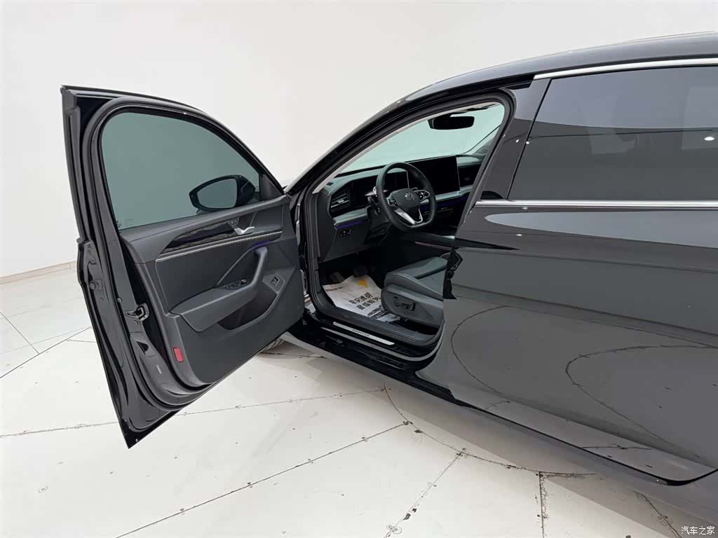 Volkswagen Magotan, 2025 13