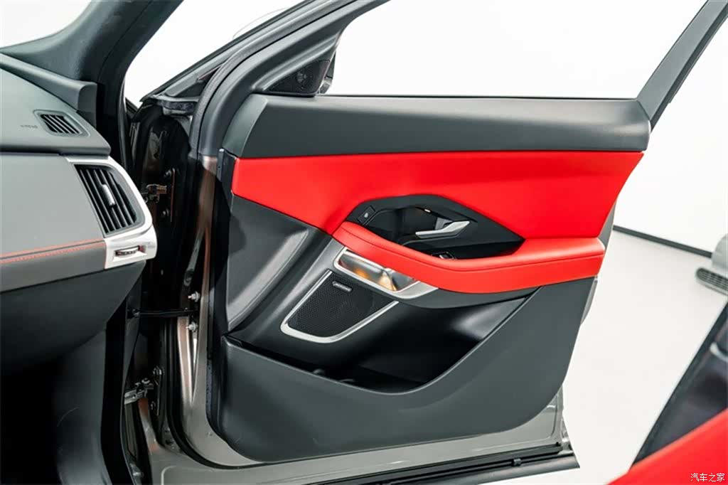 Land Rover E-PACE, 2023 13