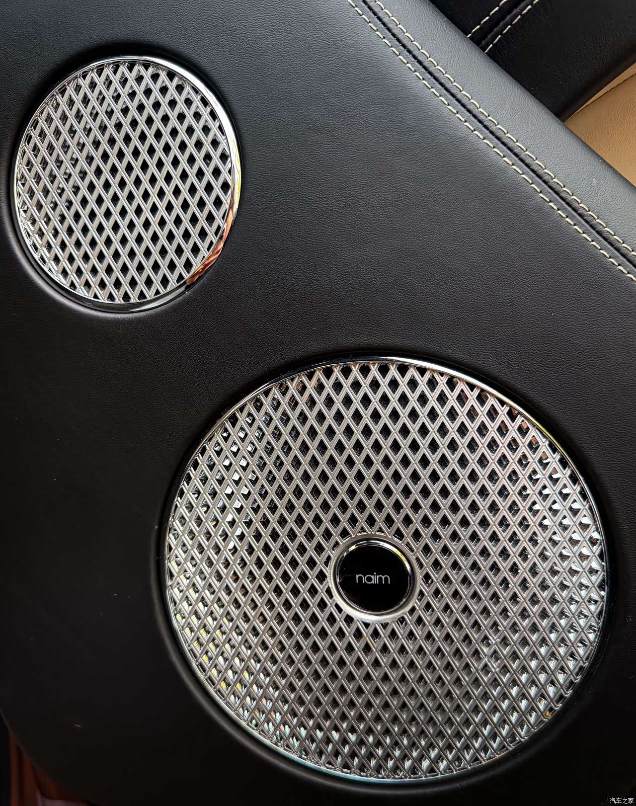 Bentley Bentayga, 2022 16