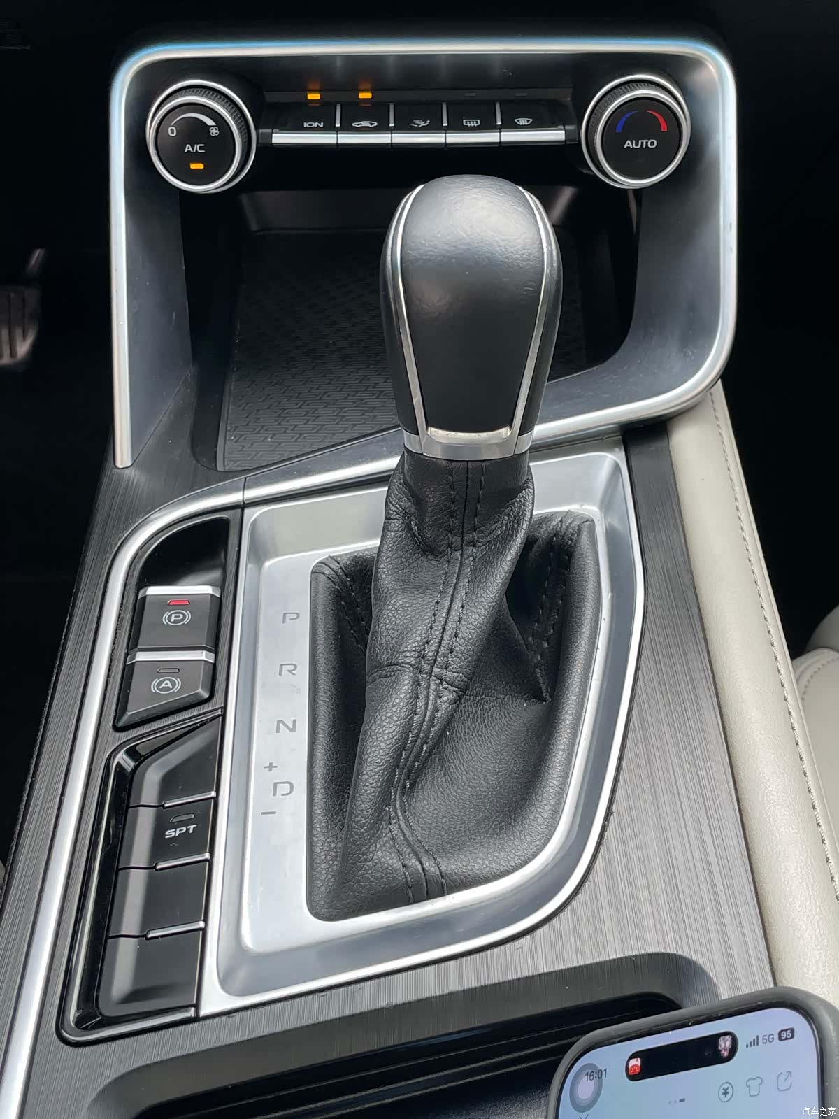 Geely Binray, 2019 15