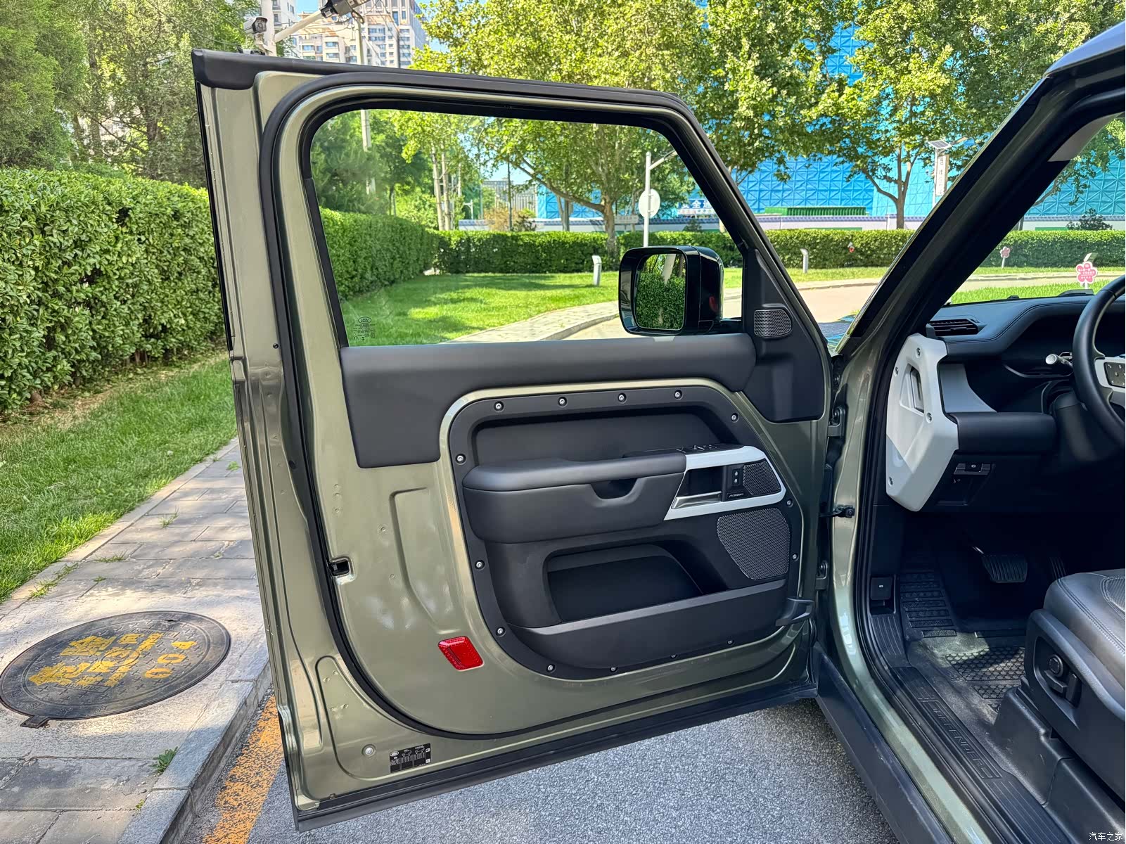 Land Rover Defender, 2024 7