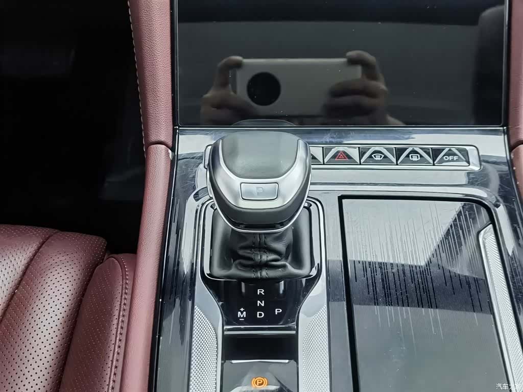 Hongqi H5, 2023 13