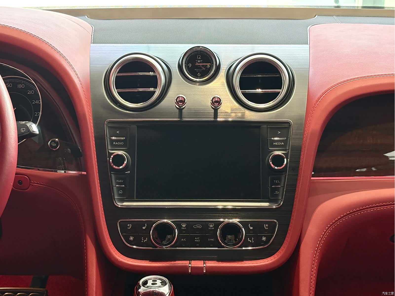 Bentley Bentayga, 2018 13