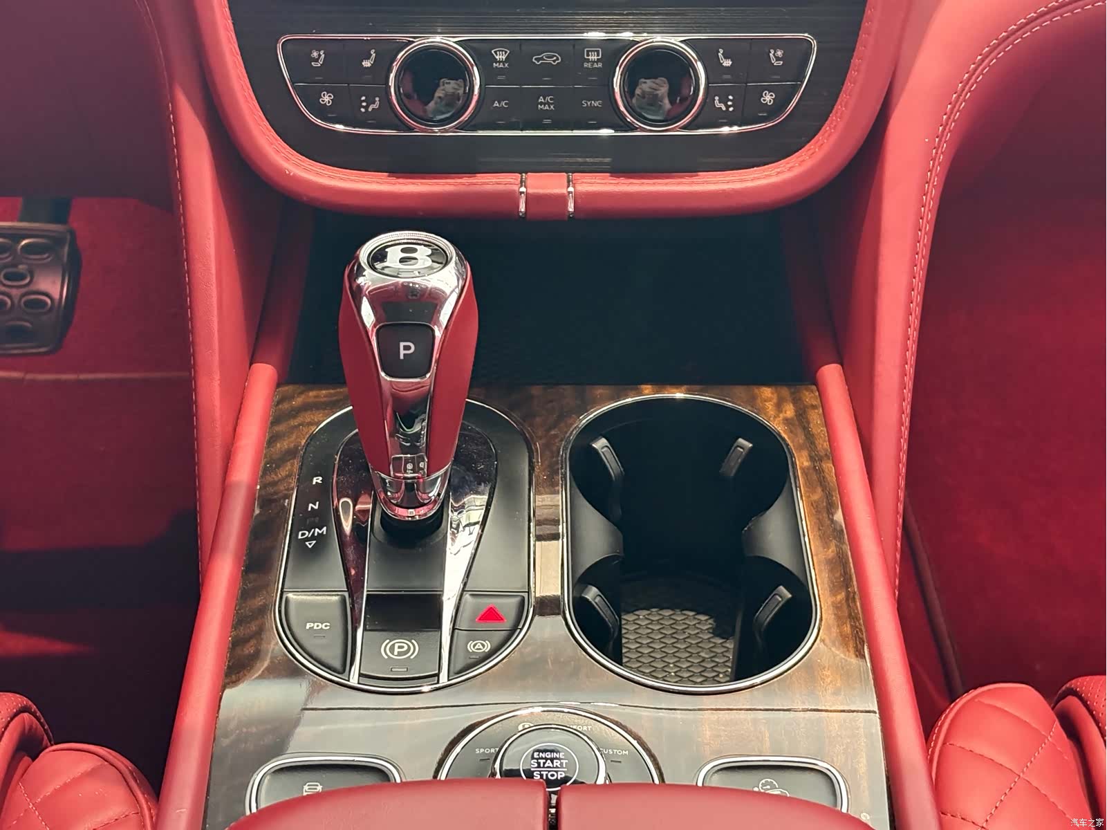 Bentley Bentayga, 2018 14