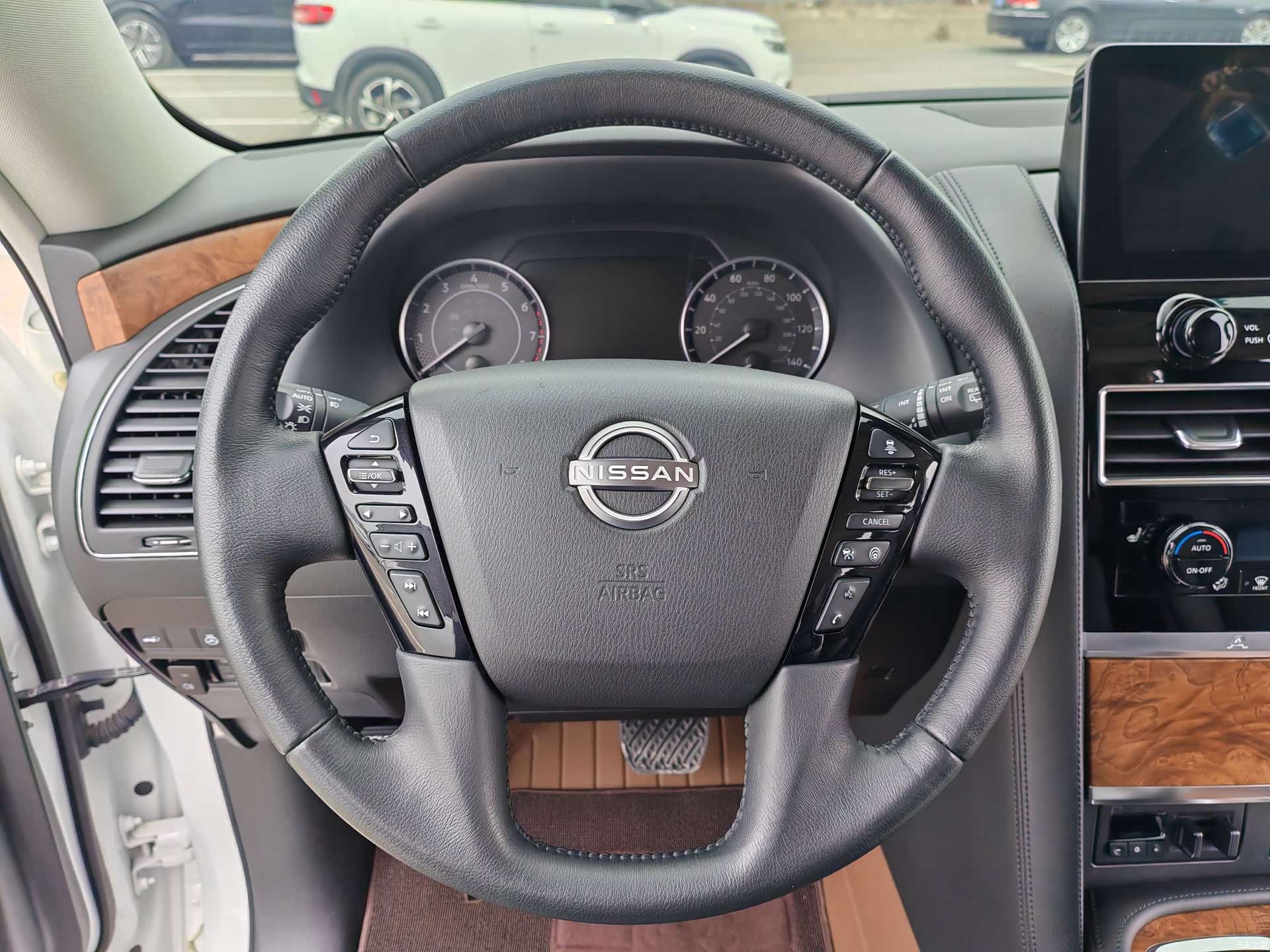Nissan Patrol, 2023 11