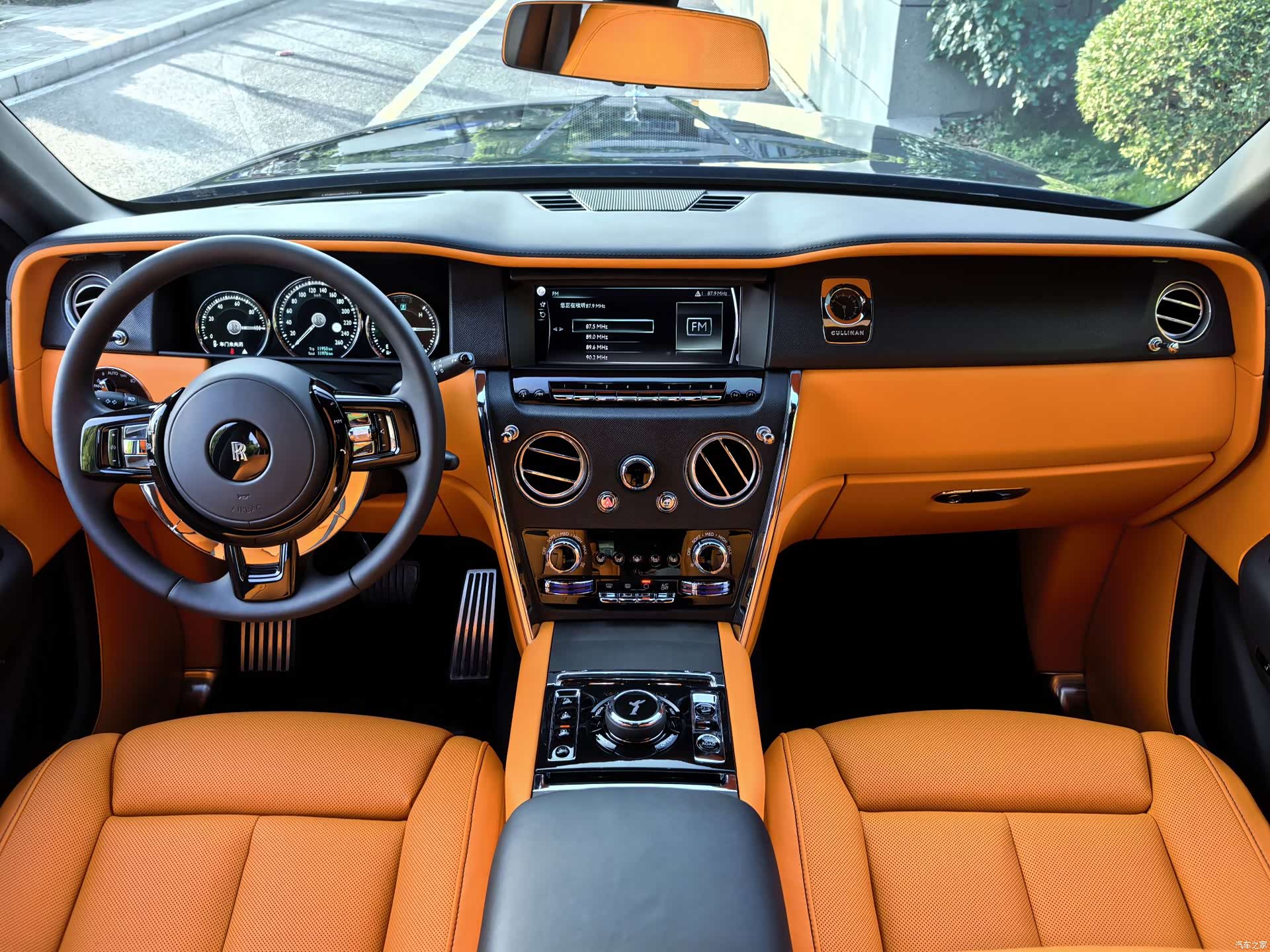 Rolls-Royce Cullinan, 2022 7