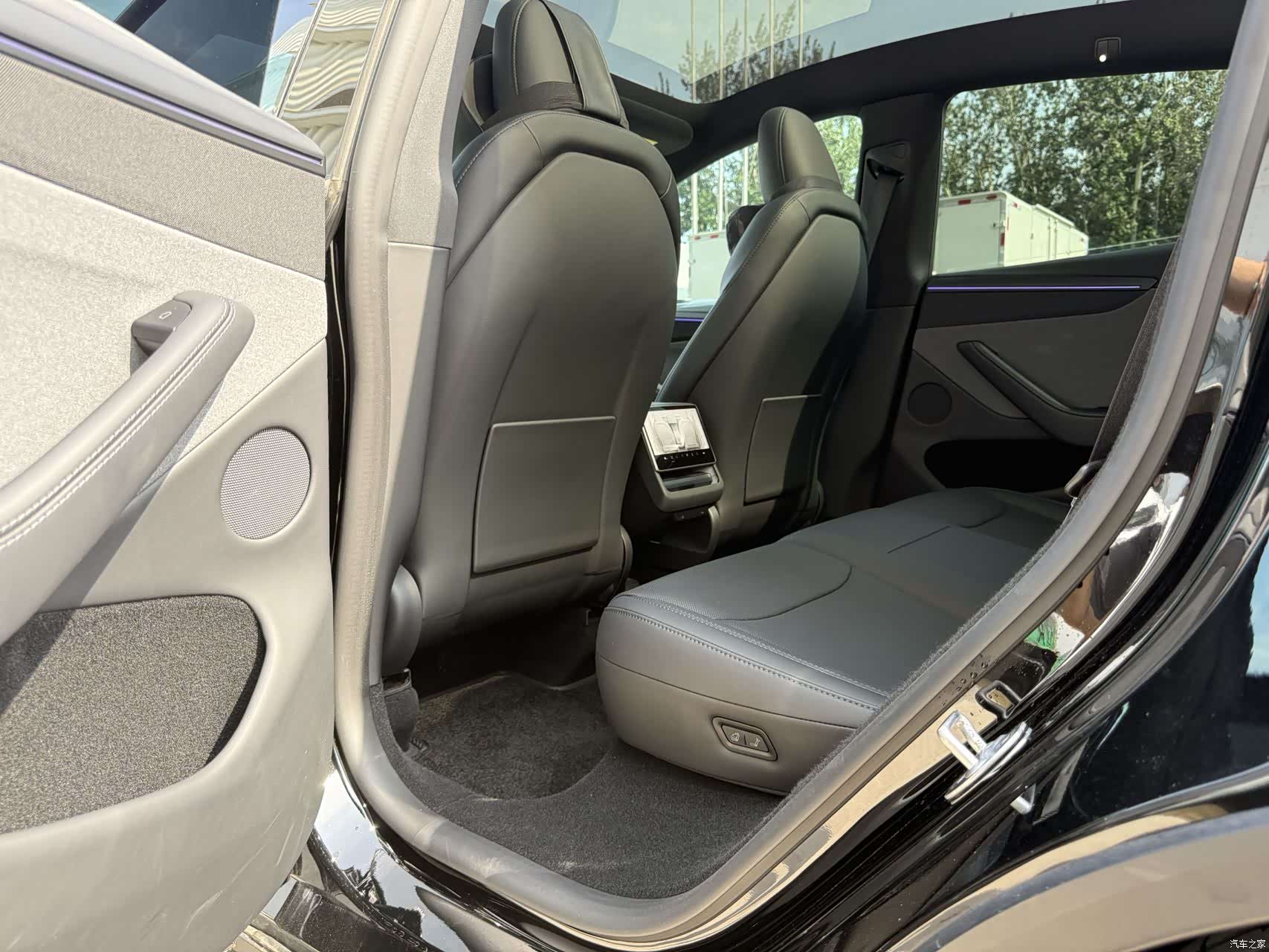 Tesla Model Y, 2026 9