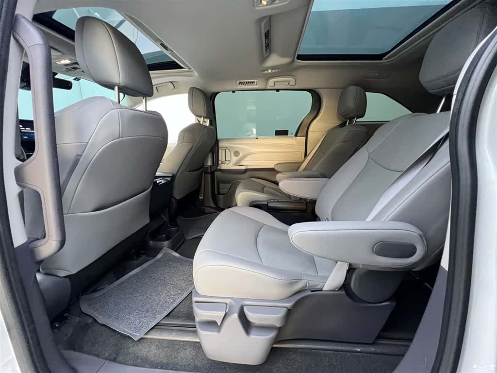 Toyota Granvia, 2024 23
