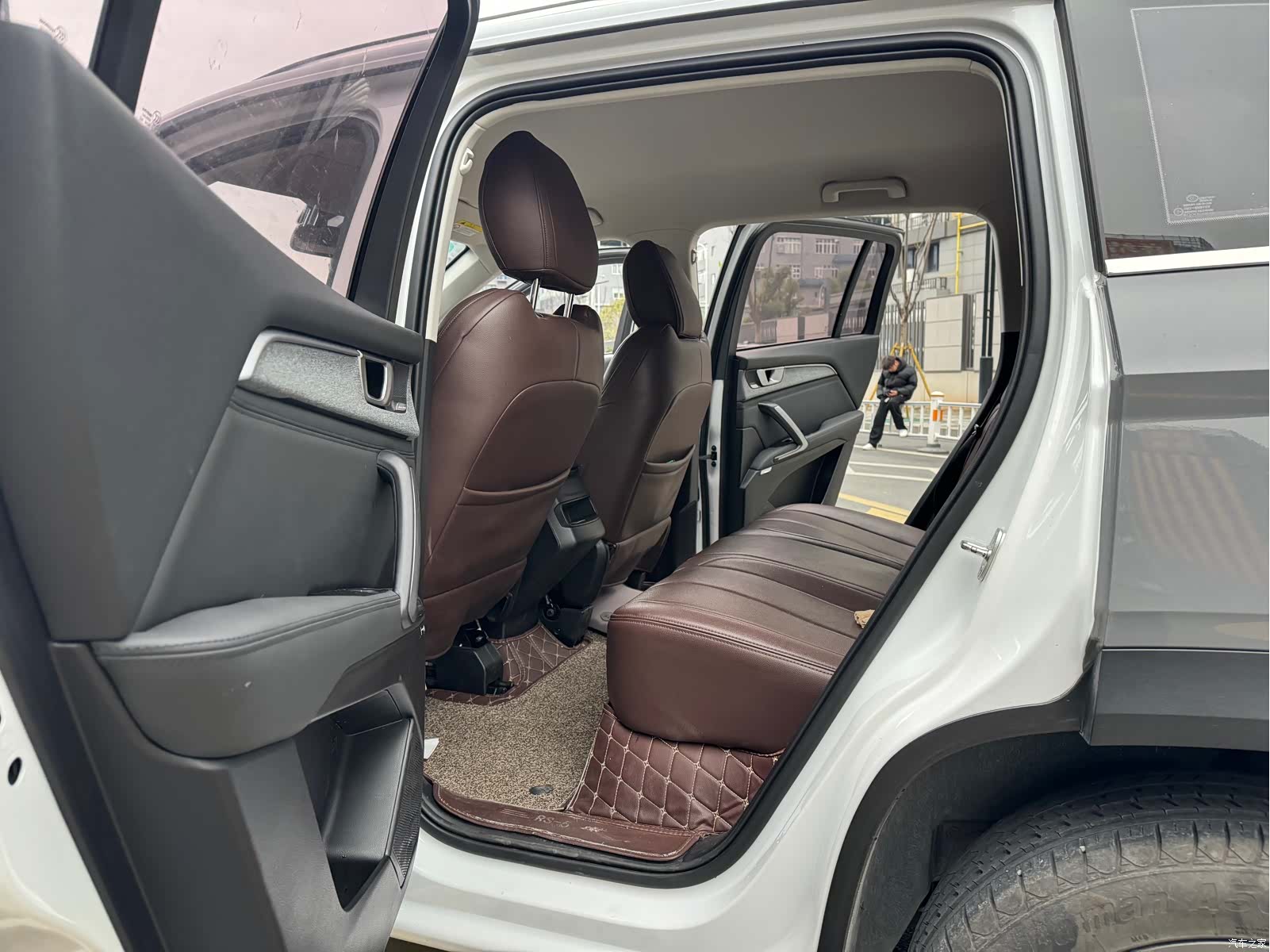 Wuling RS-5, 2020 11